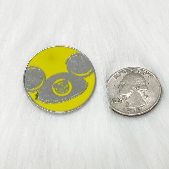 🔮 5/$25 Disney Mickey Ear Hat Park Icon Pin - Picture 2 of 2